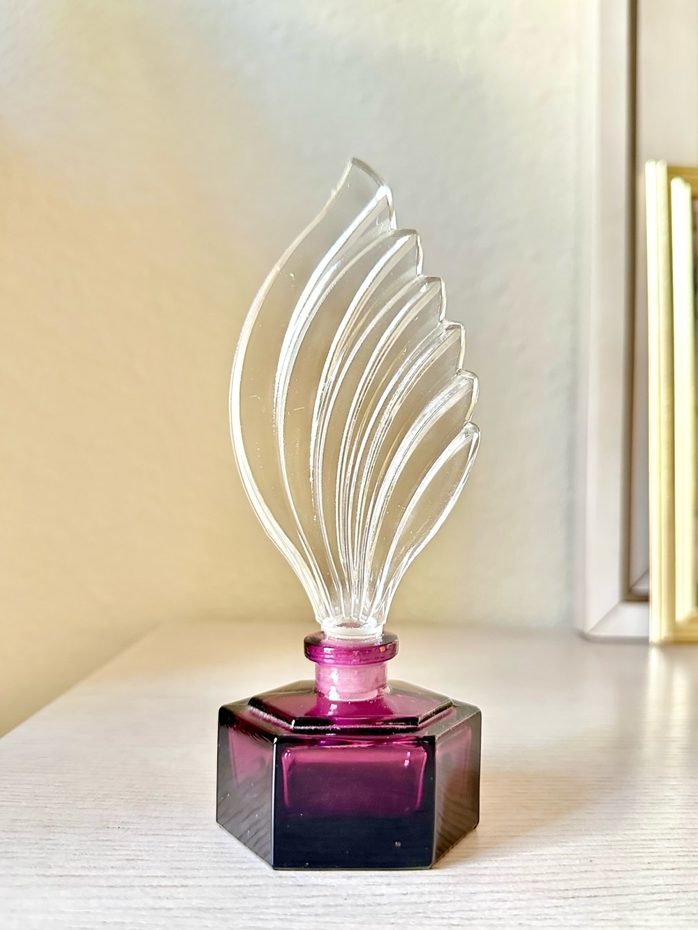 RARE VTG JIZERSKE SKLO CZECH AMETHYST GLASS PERFUME BOTTLE WITH FEATHER STOPPER